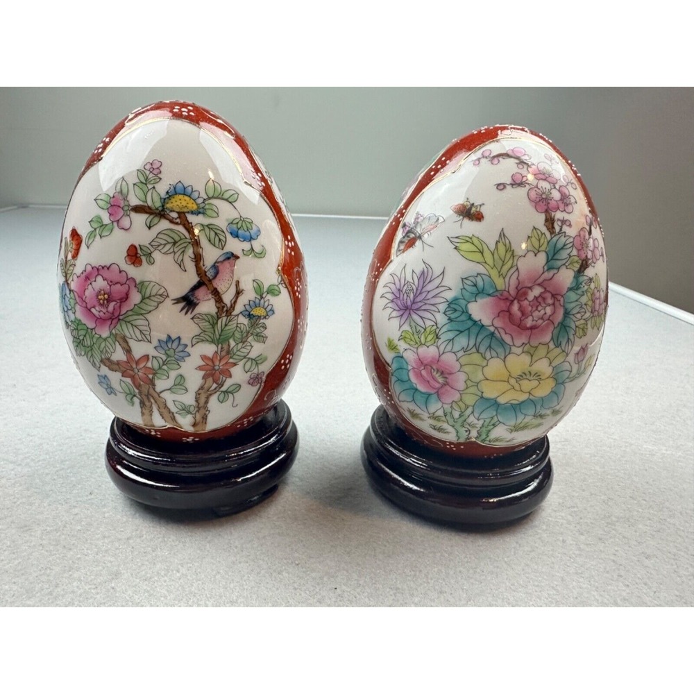 Vintage Yi Lin Arts & Treasures Of China Hand-Painted Eggs With Stand And Box